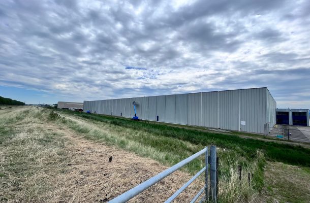 Stripping and coating of 6.000 m2 façades CBRE Moerdijk